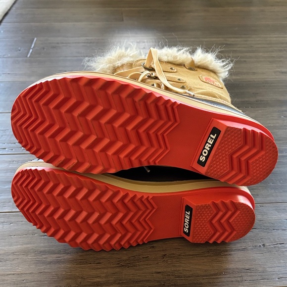 Sorel Tan and Black Kids Snow Boots - Picture 4 of 5